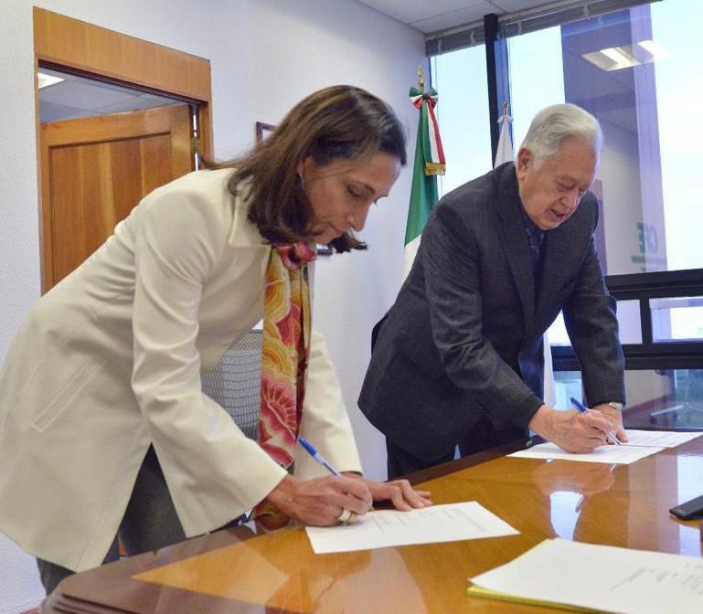 Tania Ortiz Mena signs a memorandum of understanding with the Comisión Federal de Electricidad (CFE)